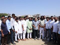 PHOTO : प्रकाश आंबेडकरांची क्रिकेटच्या मैदानावर फटकेबाजी