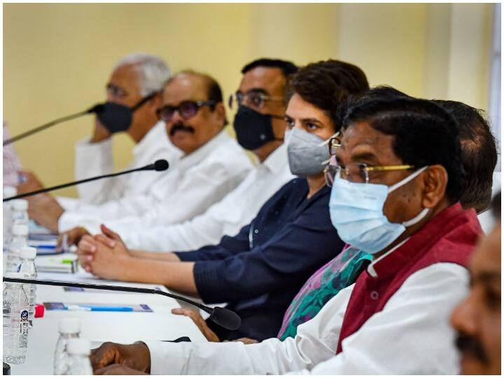 इस बैठक में सोनिया गांधी के अलावा, पार्टी के पूर्व अध्यक्ष राहुल गांधी, महासचिव प्रियंका गांधी वाद्रा, वरिष्ठ नेता मल्लिकार्जुन खड़गे, राजस्थान के मुख्यमंत्री अशोक गहलोत और कई अन्य नेता शामिल हुए.