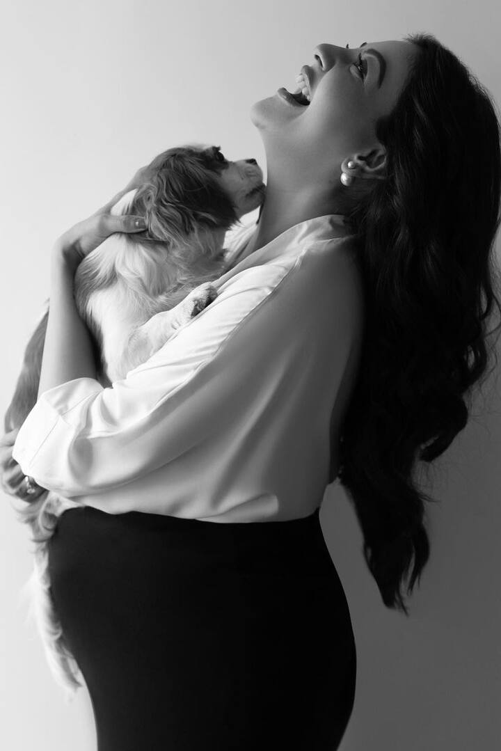 కాజల్ అగర్వాల్ గర్భం ధరించిన సంగతి తెలిసిందే. ఆమె తన బేబీ బంప్ తో ఉన్న ఫోటోలను ఇన్ స్టాలో పోస్టు చేసింది. -Image credit: KajalAggarwal/Instagram