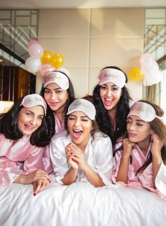 શમાની બેચલર પાર્ટીની તસવીરો સોશિયલ મીડિયા પર ખૂબ વાયરલ થઈ રહી છે.