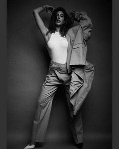 Jacqueline Fernandez : बॉलिवूडमधील प्रसिद्ध अभिनेत्री जॅकलिन फर्नांडिस चर्चेत..