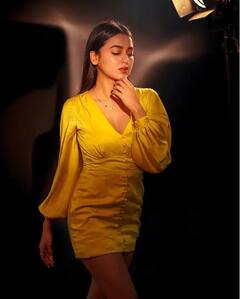 નાગીન-6ની હિરોઈન તેજસ્વી પ્રકાશે બ્રાઈટ યેલો ડ્રેસમાં કરાવ્યું ફોટો શુટ, જુઓ તસવીરો