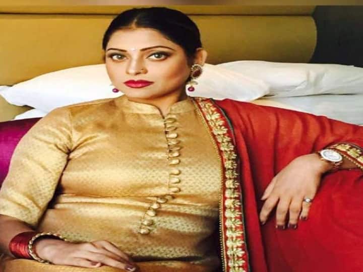 Actress Rupa Dutta arrested for theft money wallet found from purse चोरी के आरोप में गिरफ्तार हुईं अभिनेत्री रूपा दत्ता, पर्स से मिले कई बटुए, इतनी रकम भी हुई बरामद