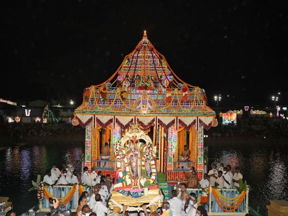 In Pics : తిరుమలలో వైభవంగా శ్రీవారి సాలకట్ల తెప్పోత్సవాలు In Pics : తిరుమలలో వైభవంగా శ్రీవారి సాలకట్ల తెప్పోత్సవాలు