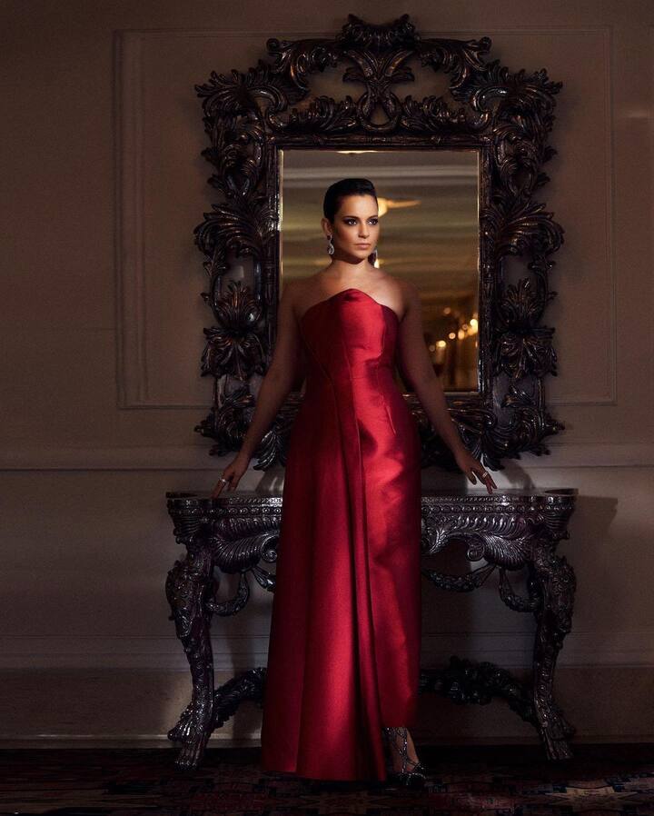 பூ இல்லாமல் ஐலா வாசம் ஹோயா நீ இங்கு சிரித்து விட்டாய்...