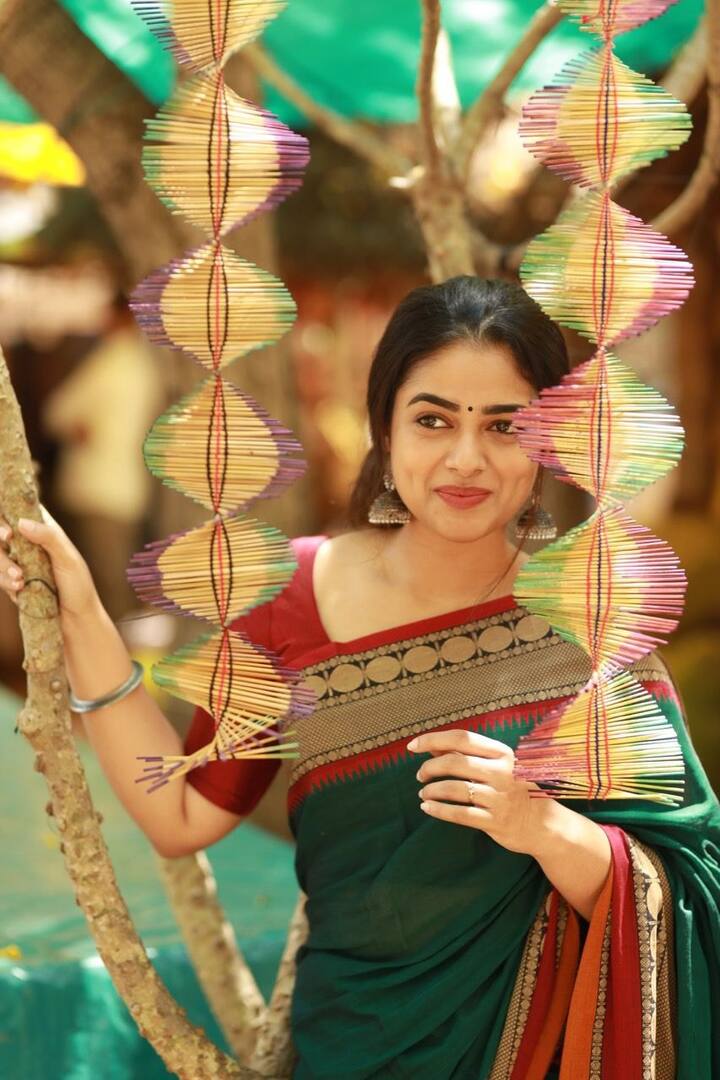 என்னை திரியாகி உன்னில் விளக்கேற்றி என்னாளும் காத்திருப்பேன்?.