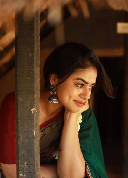 அழகூரில் பூத்தவளே என்னை அடியோடு சாய்த்தவளே?