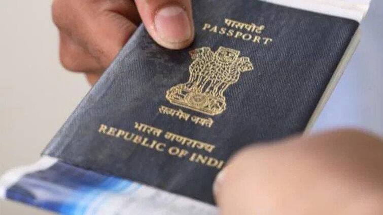 people Leave Indian Citizenship More than one lakh Indians left their citizenship during the year, government informed Parliament People Leave Indian Citizenship :  वर्षभरात  एक लाखांहून अधिक भारतीयांनी नागरिकत्व सोडलं, सरकारची संसदेत माहिती