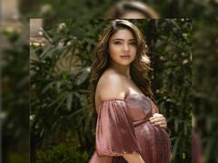 Pooja Banerjee : 'कुमकुम भाग्य' फेम पूजा बॅनर्जीच्या घरी नव्या पाहुण्याचं आगमन, अभिनेत्रीने दिला मुलीला जन्म!