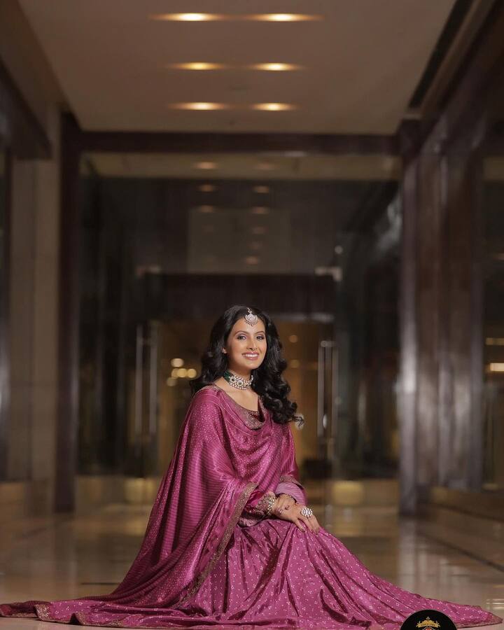 गीता आणि हरभजन या जोडीला दोन मुलं देखील आहेत. मनोरंजनविश्वापासून दूर असली तरी गीता सोशल मीडियावर खूप सक्रिय आहे. ती दररोज मुलांसोबतचे आणि पतीसोबतचे फोटो शेअर करत असते. चित्रपटांपासून दूर असलेली गीता तिचे वैयक्तिक आयुष्य खूप एन्जॉय करत आहे.   (photo:geetabasra/ig)