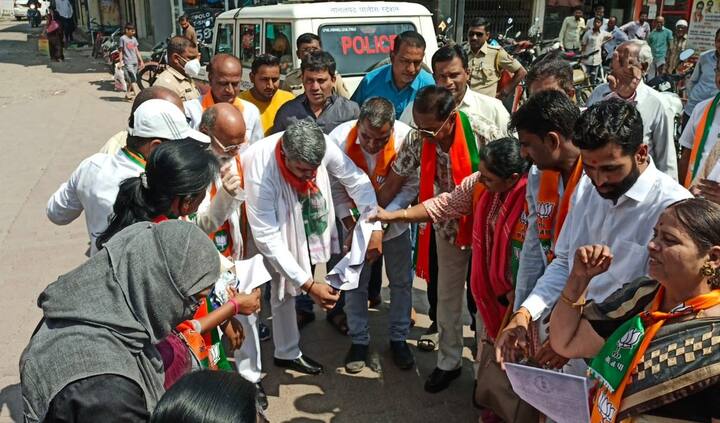 परभणीमध्ये देखील भाजप कार्यकर्ते आक्रमक झाल्याचं पाहायला मिळालं,.