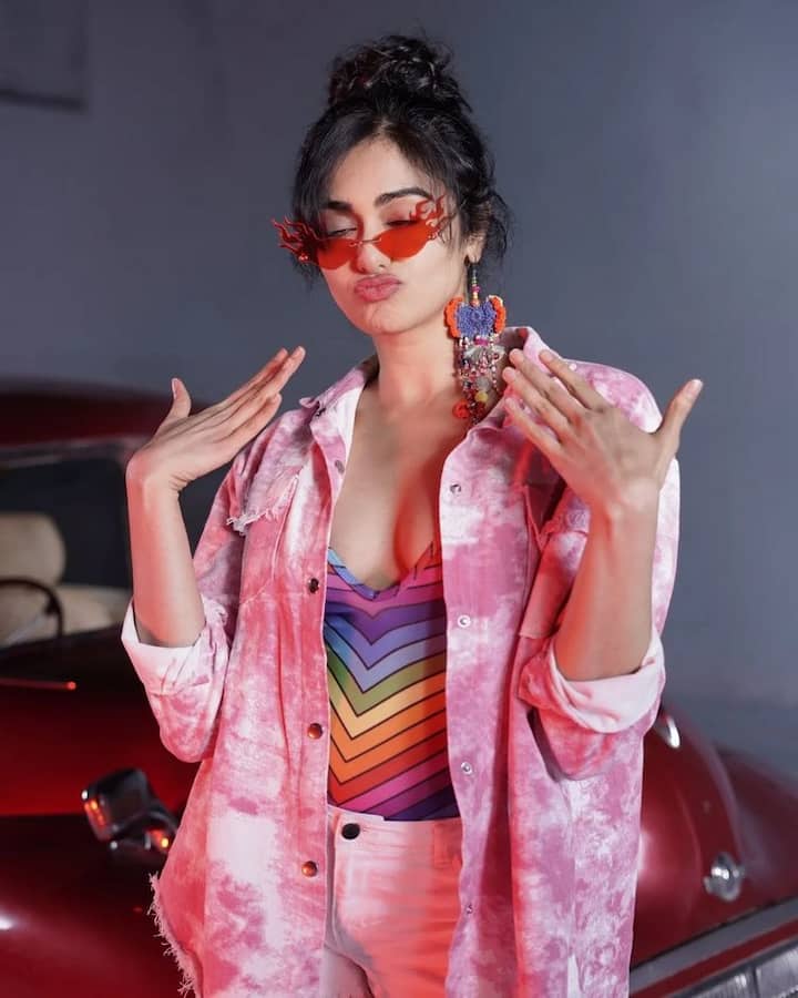 ఎప్పటికప్పుడు హాట్ ఫోటోషూట్లలో పాల్గొంటూ వాటిని సోషల్ మీడియాలో షేర్ చేస్తుంది. (Courtesy: Adah Sharma Instagram)