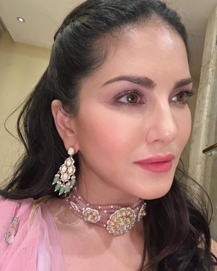 సన్నీ లియోన్ హాట్ ఫోటోస్  -Image credit: Sunny Leone/Instagram