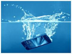 Apple, Samsung, OnePlus और Xiaomi के सस्ते स्मार्टफोन जो आते हैं 'वाटर और स्प्लैश रजिस्टेंट' के साथ