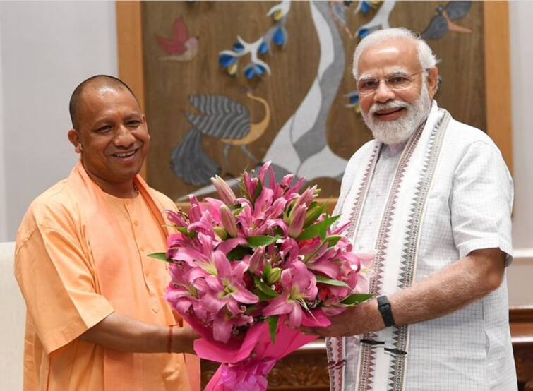 yogi adityanath meets pm modi in delhi after big win in up election 2022 PM મોદી અને યોગી વચ્ચે અઢી કલાક ચાલી બેઠક, PMએ ટ્વિટ કરીને કહી આ મોટી વાત