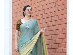 In Pics | साडीमध्ये श्रुतीचा दिलखुलास अंदाज, पाहा फोटो