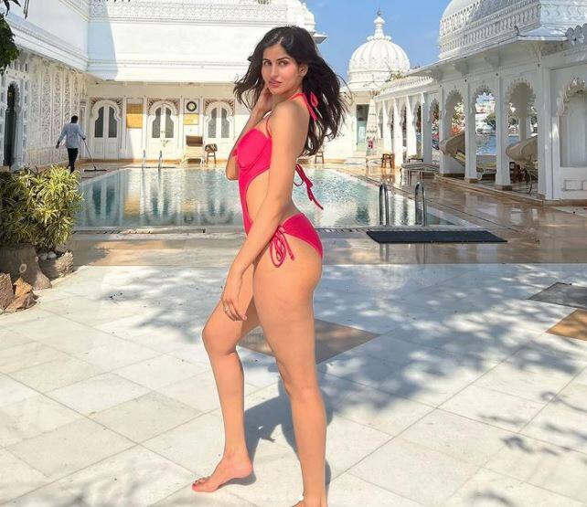 સાક્ષી મલિક પોતાની હોટ તસવીરોને લઈ ચર્ચામાં છે. અભિનેત્રીની બિકિની તસવીરોએ સોશિયલ મીડિયામાં આગ લગાવી છે.