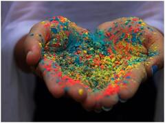 होली पर कैमिकल वाले रंगो से बचें! घर पर बनाएं फूलों से कलर और जमकर खेलें होली