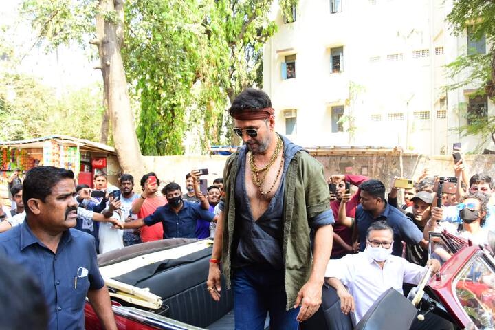 बॉलीवुड स्टार अक्षय कुमार इन दिनों अपनी फिल्म बच्चन पांडे को जमकर प्रमोट कर रहे हैं.