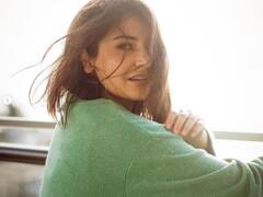 Anushka Sharma : बॉलीवुड अभिनेत्री अनुष्का शर्माचं नवं फोटोशूट, इन्स्टावर फोटो केले शेअर