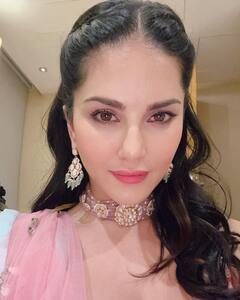 Sunny Leone: ఈ హాట్ హీరోయిన్‌ను ఇంత పద్దతిగా ముందెప్పుడూ చూసుండరు