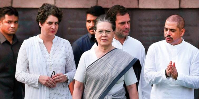 Congress Crisis: Sonia Gandhi remains party chief even after demands of leadership change keep rising Congress Crisis: ইস্তফা দিতে চাইলেও, রাজি নয় দল, সেই সনিয়ার নেতৃত্বেই আস্থা কংগ্রেসের