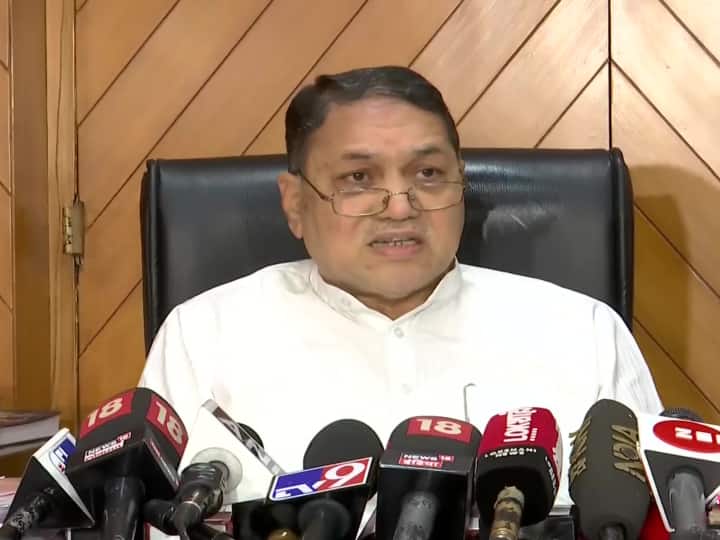 Maharashtra News: महाराष्ट्र के गृह मंत्री दिलीप पाटिल ने पूर्व सीएम फडणवीस पर साधा निशाना, कहा और भी होंगे मामले दर्ज Maharashtra Home Minister Dilip Patil targets former CM Fadnavis in transfer posting case says more cases will be registered Maharashtra News: महाराष्ट्र के गृह मंत्री दिलीप पाटिल ने पूर्व सीएम फडणवीस पर साधा निशाना, कहा और भी होंगे मामले दर्ज