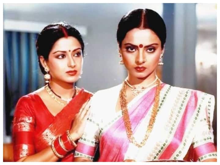 Rekha and Moushumi Chatterjee had a fight because of a film the reason will surprise you too एक फिल्म की वजह से झगड़ पड़ी थीं Rekha और Moushumi Chatterjee, वजह आपको भी कर देगी हैरान