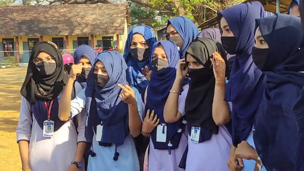 Hijab Issue: `ஹிஜாப் மீதான தடை நீடிக்குமா?’ - நாளை கர்நாடக உயர்நீதிமன்றத்தில் ஹிஜாப் வழக்கில் தீர்ப்பு!