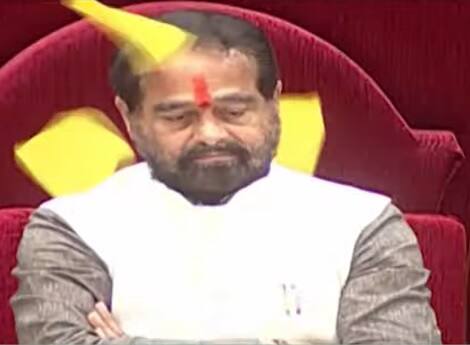 AP Assembly News: స్పీకర్ను చుట్టుముట్టి ఆయనపై కాగితాలు - అసెంబ్లీలో కొనసాగుతున్న జంగారెడ్డిగూడెం రచ్చ TDP Leaders surrounds AP speaker Tammineni Sitaram in Assembly throws papers over jangareddygudem deaths row AP Assembly News: స్పీకర్ను చుట్టుముట్టి ఆయనపై కాగితాలు - అసెంబ్లీలో కొనసాగుతున్న జంగారెడ్డిగూడెం రచ్చ