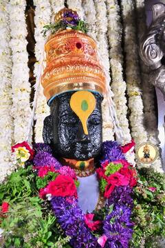 PHOTO : विठु नामाचा गजर... माऊलीच्या गाभाऱ्यात मोगरा फुलला!