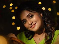 Actress ramya nambeesan : பள பளக்கும் பச்சை உடை... மின்னும் அழகில் ரம்யா நம்பீசன்!