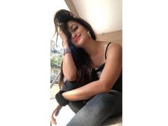 In Pics : मानसी नाईकच्या दिलखेचक अदा पाहून पतीही झाला घायाळ! कमेंट करत म्हणाला...