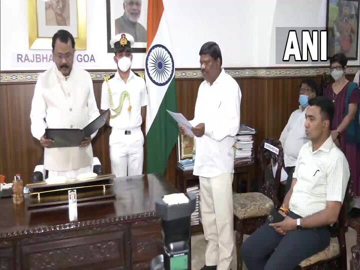 Goa Governor administers oath to MLA-elect Ganesh Gaonkar as pro-tem Speaker ahead of Assembly session Goa: गणेश गांवकर बने प्रोटेम स्पीकर, कल 39 विधायक लेंगे शपथ, BJP के मुख्यमंत्री चेहरे को लेकर सस्पेंस बरकरार