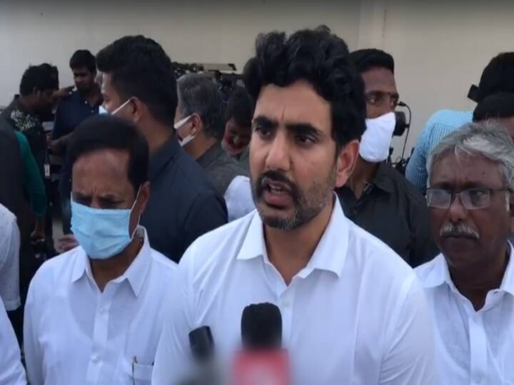 Vijayawada Tdp Mlc Nara lokesh questioned ysrcp govt on Jangareddigudem deaths Nara Lokesh On Ysrcp : కల్తీ సారా మరణాలను సహజ మరణాలుగా చిత్రీకరిస్తున్నారు-సీఎం జగన్ పై లోకేశ్ ఫైర్