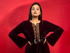 SreeMukhi Photos: చిట్టి గౌనులో అందాల యాంకర్ శ్రీముఖి, అదిరిపోయిందిగా