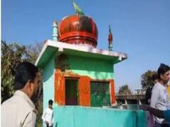 MP News: एमपी के नर्मदापुरम में पांच दशक पुरानी मजार पर पोता गया भगवा रंग, पुलिस ने दर्ज किया केस