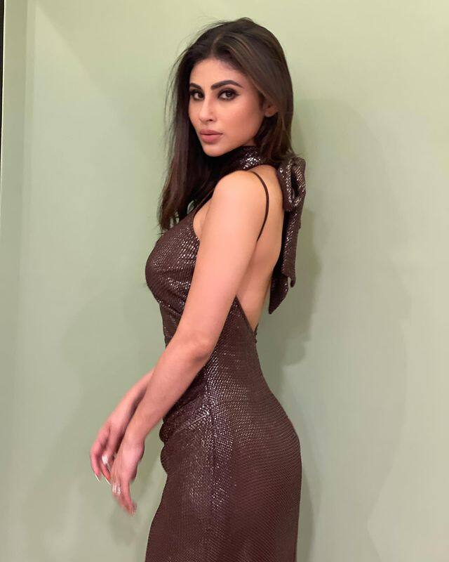 मौनी रॉय का मदहोश अंदाज फिर एक बार इंटरनेट पर कोहराम मचाता नजर आ रहा है. उनके पीछे फैंस लट्टू होए जा रहे हैं