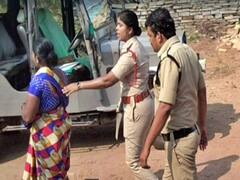 Anganwadi Worker Allegations On Kurnool Lady SI: పొలం పనులు చేస్తుంటే లాక్కెెళ్లారు | ABP Desam