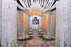 PHOTO : विठु नामाचा गजर... माऊलीच्या गाभाऱ्यात मोगरा फुलला!