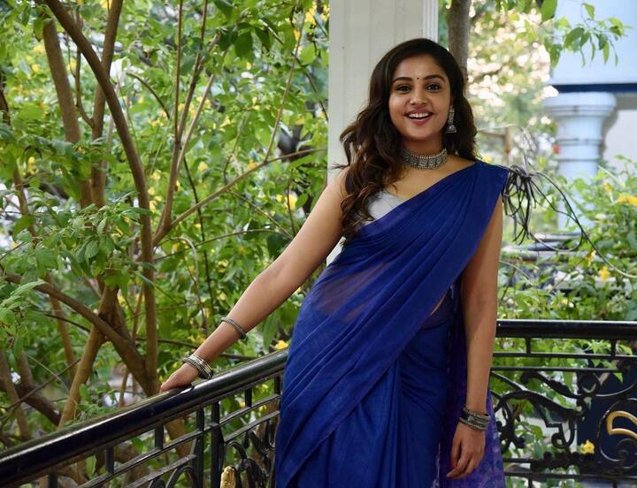 கோவிலின் சிலைகளே உன் கோலம் பார்த்த பின் படைப்போ கோபுர கலசமே என் உருவில் வந்ததை நினைப்போ