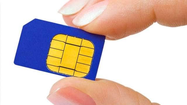 Story: Know secret behind why one corner of sim card is cut કેમ કપાયેલો હોય છે SIM Cardનો એક ખુણો, જાણો શું છે આવી ડિઝાઇનનુ રહસ્ય....