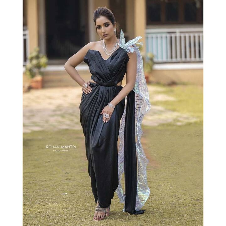 रुपालीने तिच्या इन्स्टाग्राम अकाऊंटवर नुकतेच साडीतले काही फोटो शेअर केले आहे. (Photo Instagram @rupalibhosle)