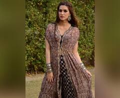 होली पर प्लेन व्हाइट पहनना नहीं है अगर पसंद, तो इन एक्ट्रेसेस से ले सकती हैं ट्रेंडी आउटफिट्स के टिप्स