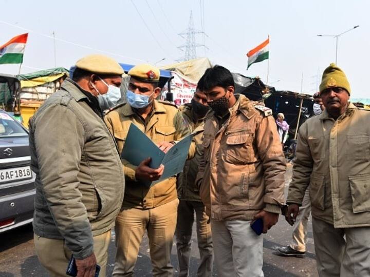 Delhi Police objected in Gulabi bagh to loud music in car miscreants burst beer bottle on his head Delhi Crime News: सिर्फ इतनी सी बात पर बदमाशों ने कांस्टेबल के सिर पर फोड़ी शराब की बोतल, जानें क्या है पूरा मामला