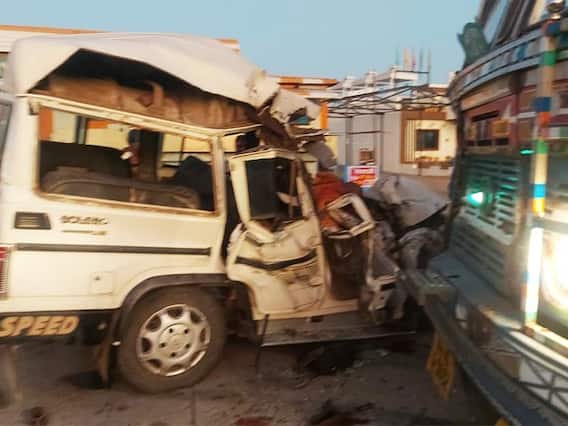 Buldhana Accident : शेगावला दर्शनासाठी निघालेल्या भक्तांच्या बोलेरो गाडीला भीषण अपघात, 5 जणांचा मृत्यू Buldhana Accident : शेगावला दर्शनासाठी निघालेल्या भक्तांच्या बोलेरो गाडीला भीषण अपघात, 5 जणांचा मृत्यू