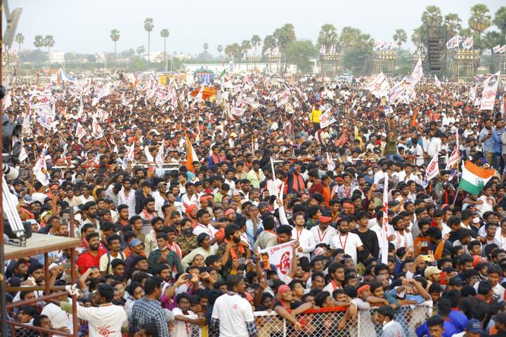 జనసేన సభలో కార్యకర్తల కోలాహాలం