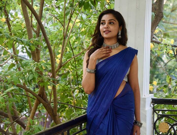 இலைகளும் கனிகளும் உன் இடையில் வந்ததோர் அழகோ இயற்கையின் பசுமையே எந்தன் இதயம் தந்ததாய் நினைவோ