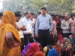 Farrukhabad: हाईटेंशन लाइन ठीक करते समय करंट की चपेट में आकर लाइनमैन की दर्दनाक मौत, परिजनों ने किया प्रदर्शन