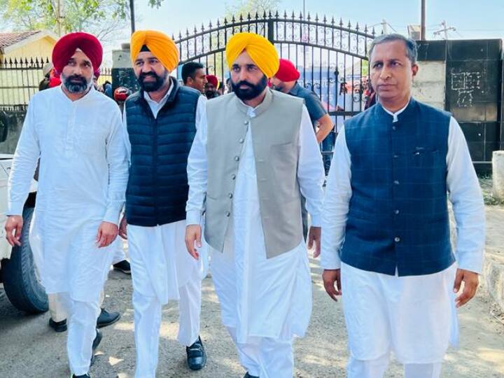 Punjab News: लोकसभा से आज इस्तीफा देंगे आप नेता भगवंत मान, पंजाब की संगरूर सीट से हैं सांसद Punjab Sangrur MP Bhagwant mann Resignation today and taking Oath of cm on 16 march Punjab News: लोकसभा से आज इस्तीफा देंगे आप नेता भगवंत मान, पंजाब की संगरूर सीट से हैं सांसद